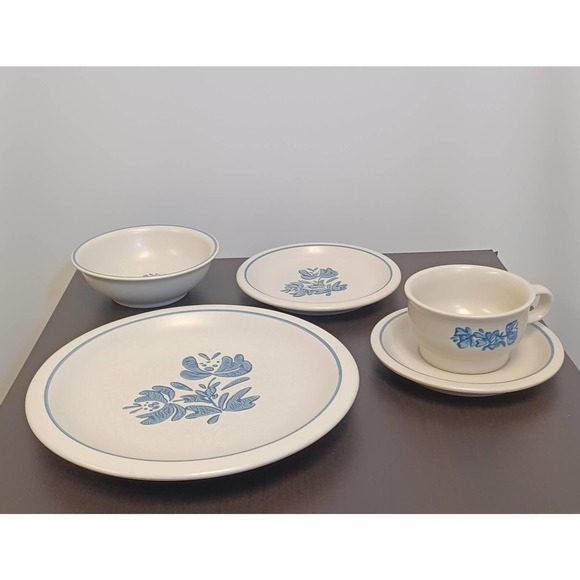Pfaltzgraff Yorktowne Stoneware Dinner Set - Picture 8 of 11